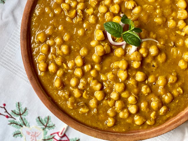 chole bhature is a must try on your amritsar food tour