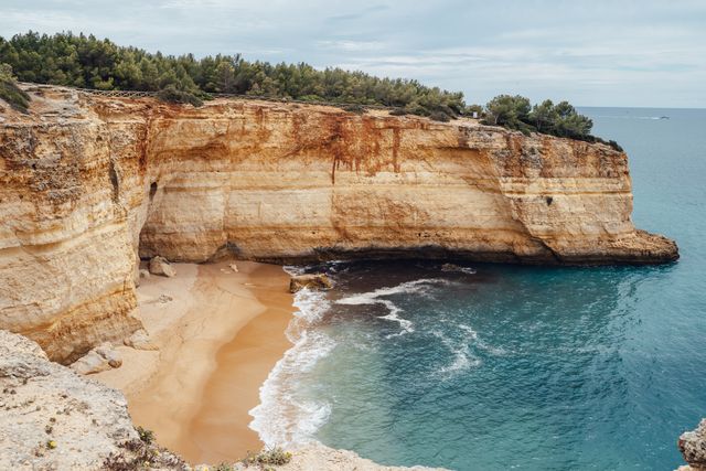 there are many beautiful beach resorts in the algarve
