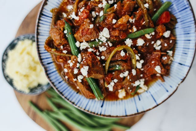 this dish is made of red kidney beans and walnuts.